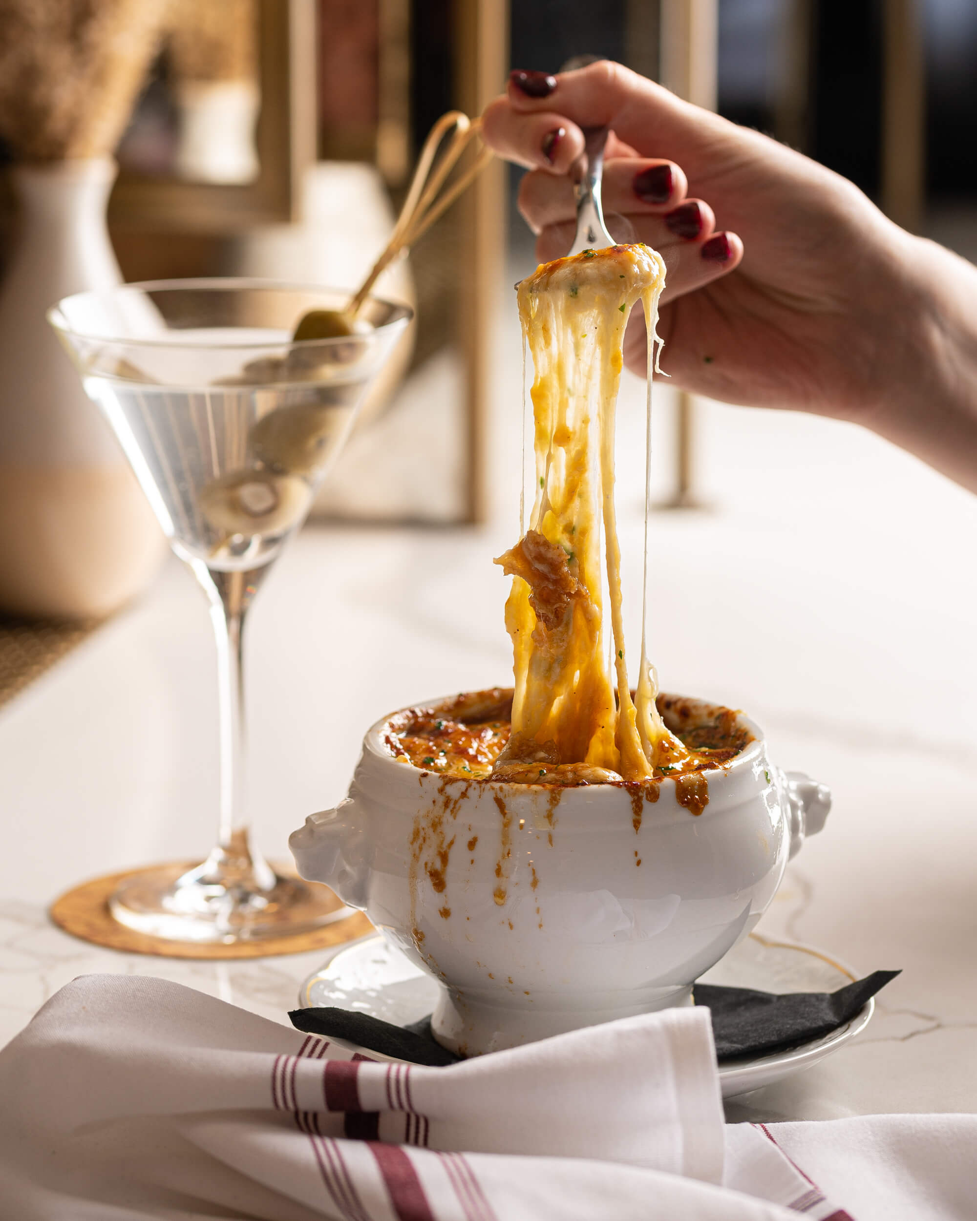 Cheese pull of French Onion Soup